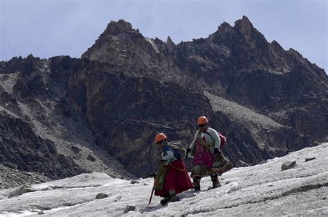 Bolivias Indigenous Women Climbers Fear For Their Future As The Andean