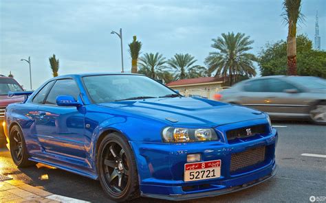 The r33 which it replaced was a great car but the r34 gtr is much more advanced in every area. Nissan Skyline R34 GT-R V-Spec - 26 March 2014 - Autogespot