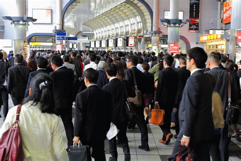A Quick Guide On How To Survive Rush Hour In Japan Yabai The Modern