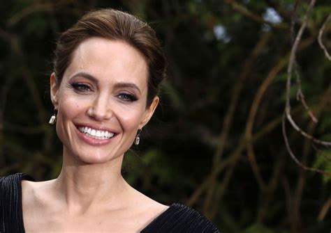 Angelina Jolie Reveals Preventive Surgery To Remove Ovaries Fallopian