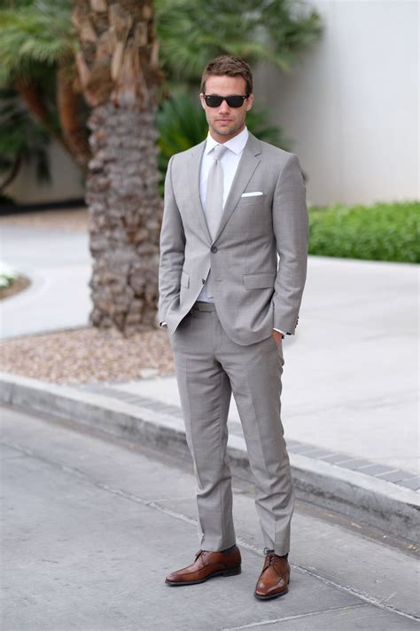 Pin De Melissa En Grey Suit Traje De Novio Gris Trajes Grises Hombre