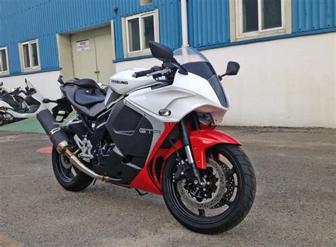 The hyosung gt650 comet is a motorcycle manufactured by hyosung motors & machinery inc. Hyosung, ecco le nuove Comet GT R