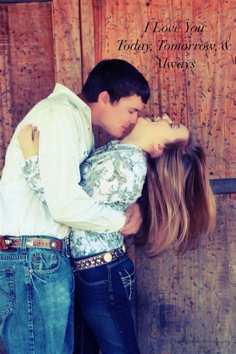 Cute Country Couple Pose Photo Idea Photography Cute