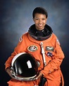 Mae Jemison: Η πρώτη Αφροαμερικανίδα που ταξίδεψε στο διάστημα | Portraits