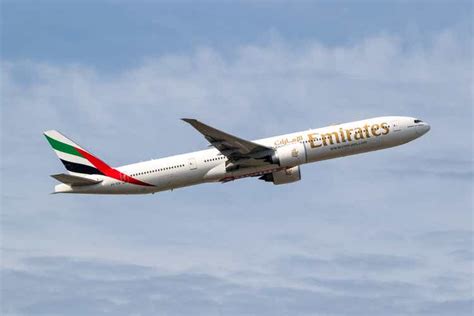 Emirates Kick Starts Dubai Airshow With Massive 95 Plane Boeing Deal
