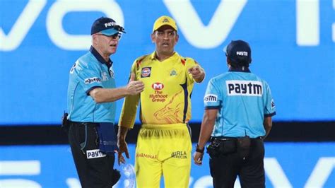 7 Moments When Dhoni Showed His Anger Sportzcraazy