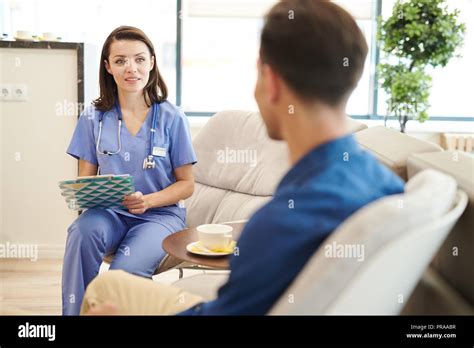 Nurse Patient Talking Clipboard Hi Res Stock Photography And Images Alamy