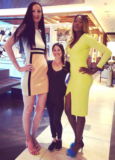 Marisa And Tall Friends By Zaratustraelsabio Tall Women Tall Girl Women