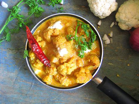 Madhuris Kitchen How To Cook Cauliflower Indian Style Gobi Kurma