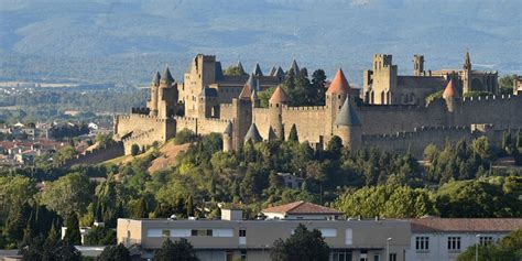 Inhabited since the neolithic, carcassonne is located in the plain of the aude between historic trade routes. Rendez-vous à la Citadelle de Carcassonne