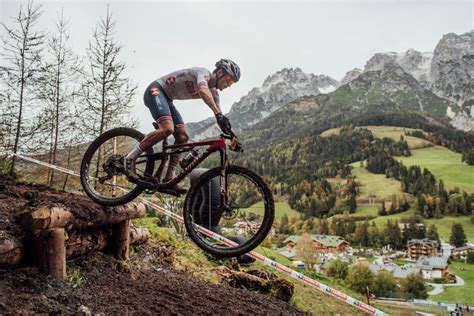 Uci world u23 cyclosross champion 2017, uci world u19 time trial champion and european u18 cyclocross champion 2017. Thomas Pidcock - Canadian Cycling Magazine