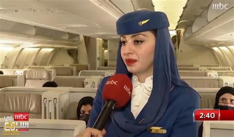 شاهد أول مضيفة سعودية تروي تجربتها في التحليق وخدمة المسافرين على متن الطائرة • صحيفة المرصد