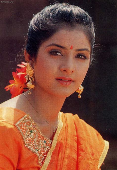 Divya Bharti Hd Wallpaperhairhairstyleforeheadportrait 104495 Wallpaperuse