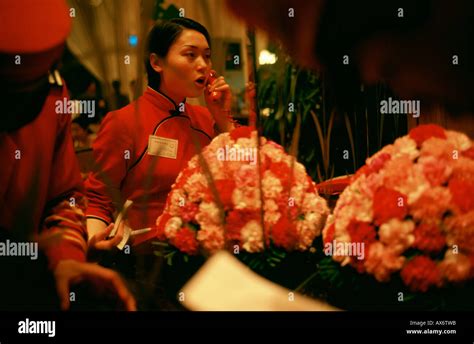 Chinese Waitress High Resolution Stock Photography And Images Alamy