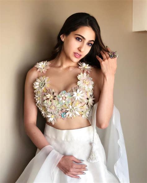 Cute Sara Ali Khan Hd Wallpapers Aboutfeed Latest