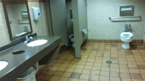 25 Bathrooms That Should Only Exist In Hell Wtf Gallery Ebaums World