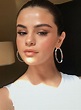 Selena Gomez natural highlighted makeup look | Selena gomez makeup ...