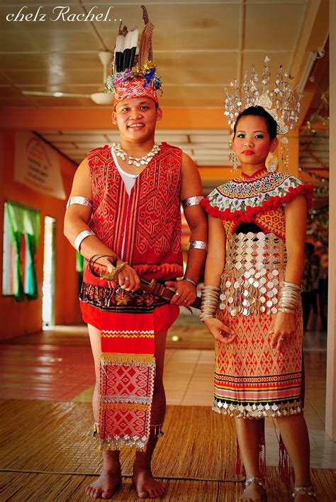Kain sirat dikenali juga sebagai kain cawat merupakan pakaian asas kaum iban. Mak kau Hijau! : Happy Gawai Dayak