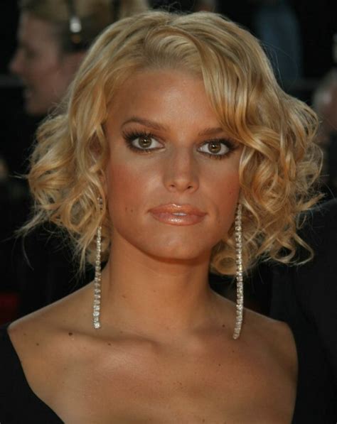 Jessica Simpson With A Short Curled Hairstyle That Shows Off Her Neck