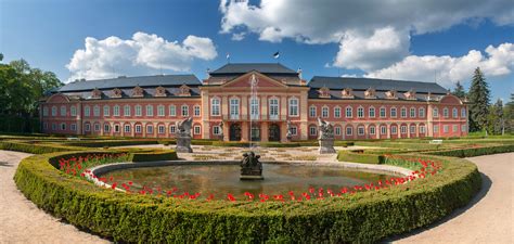 Tsjechië is een middelgroot land in het centrale deel van europa en heeft als buurlanden duitsland, polen, slowakije en oostenrijk. De mooiste kastelen in Tsjechië. Veel schitterende ...