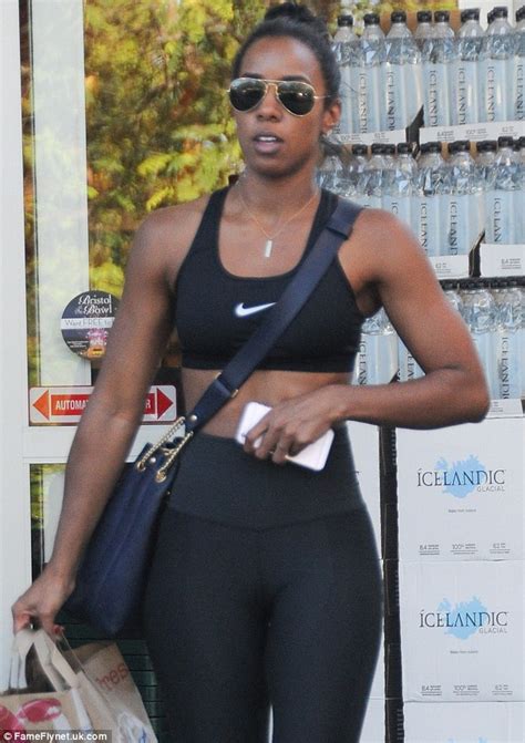 kelly rowland showcases her toned figure in skin tight leggings and sports bra daily mail online