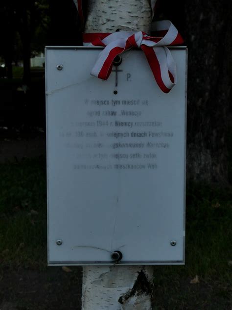 A Memorial Cross Dedicated To Victims Of The Wola Massacre Flickr