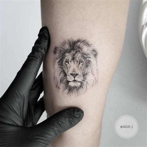 Tiny Lion Tattoo Idea By Goldyz Beautytatoos Tatuagem Lion
