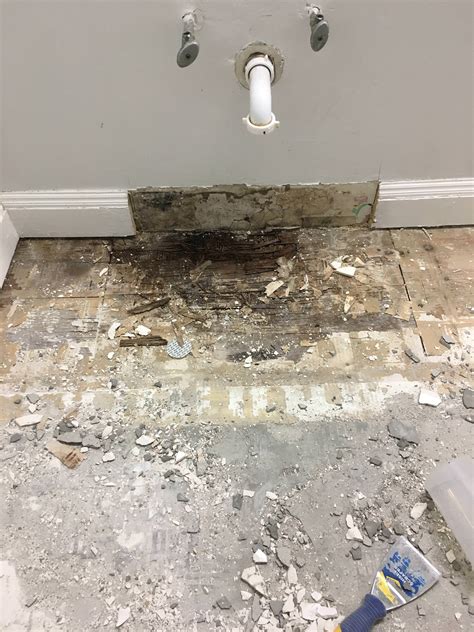 Dry out a wet bathroom subfloor to prevent rotting. Lay Subfloor Bathroom / We'll show you how to lay tile in ...
