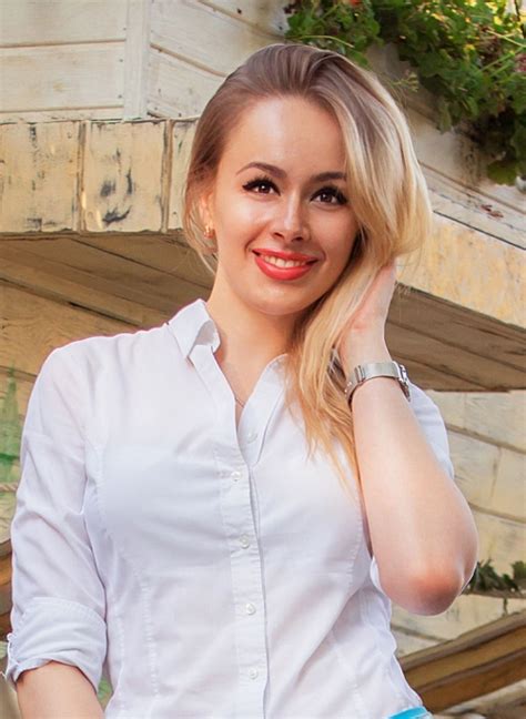 Elena I M 32 From Ucraina Kharkov Marriage Agency Futura