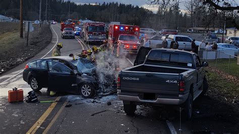 Dead Injured After Crash On Highway In Clackamas County Kgw Com