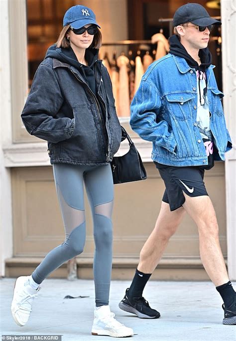 Kaia Gerber 18 Models Sports Bra During Nyc Sidewalk Workout Daily