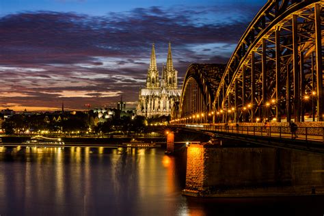 Der kölner dom ist eine sehr große _, auch kathedrale genannt. Kölner Dom am Abend Foto & Bild | deutschland, europe ...