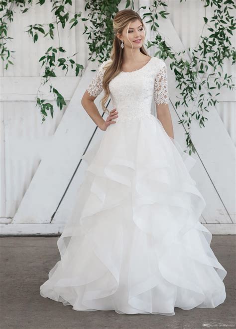 Discount2019 New Ball Gown Modest Wedding Dress With Half Sleeves