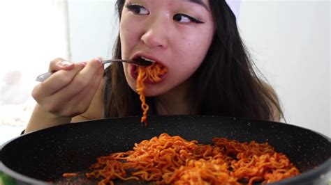 People Try The Fire Noodle Challenge Hot Chicken Flavor Ramen YouTube