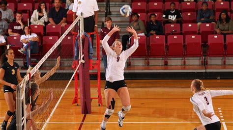 Womens Volleyball Drops Three Set Match To Saint Louis