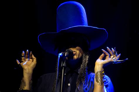 Erykah Badu Bares Her Soul In One Woman Show Live Nudity D Magazine