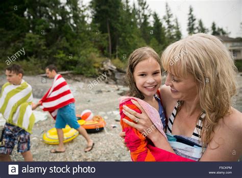 Two Babes Wrapped In Towel Outdoors Smiling Hi Res Stock Photography And Images Alamy