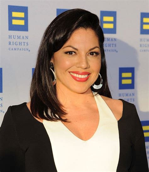 Grey S Anatomy Actor Sara Ramirez Came Out As Nonbinary In Me Is