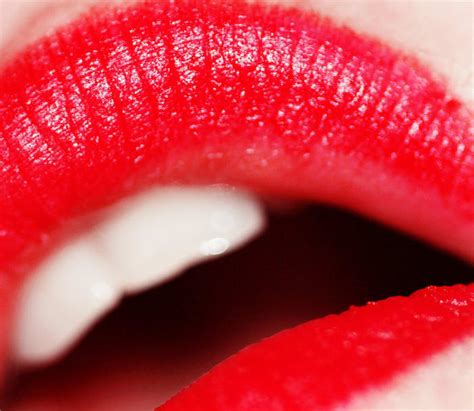 How To Apply Lipstick Like A Pro Bellatory