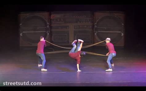 Double Dutch Skipping Show Streets United