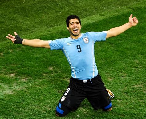 Photos Lethal Suarez Keeps Uruguays World Cup Hopes Alive Rediff Sports