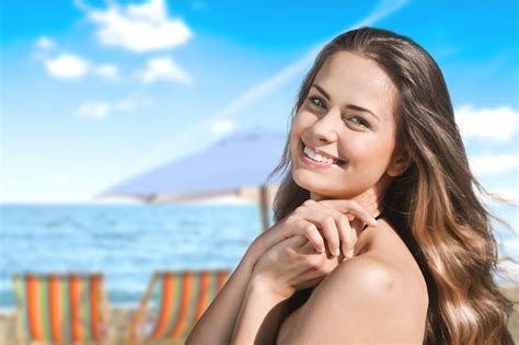 Premium Photo Suntan Lotion Woman Applying Sunscreen Solar Cream
