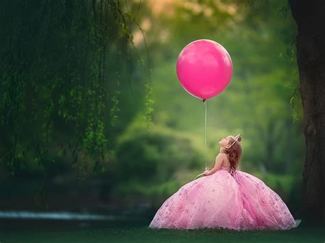 Wallpaper Little Child Girl Play A Pink Balloon 1920x1440