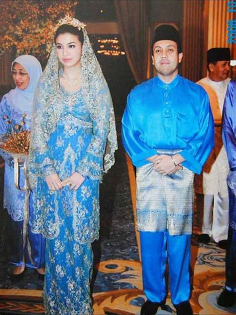 Tengku muhammad faiz petra ibni sultan ismail petra is the current tengku mahkota or heir presumptive to the throne of kelantan. Raja Malaysia Dikabarkan Nikahi Ratu Kecantikan Rusia