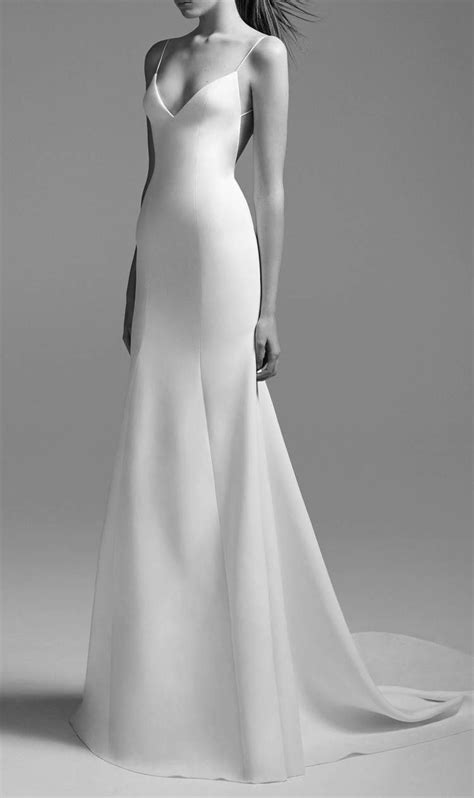 20 Simple Wedding Dresses For The Minimalist Bride Banquet Dresses