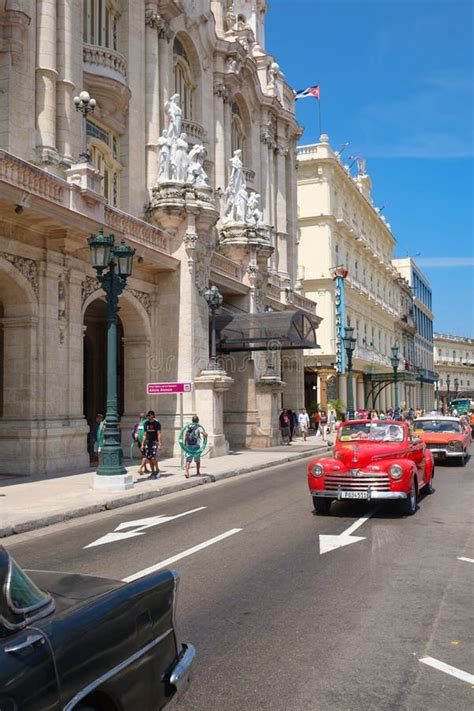 Old Cars Next To Traditional Buildings In Old Havan Editorial Image Image Of Classic Cuban