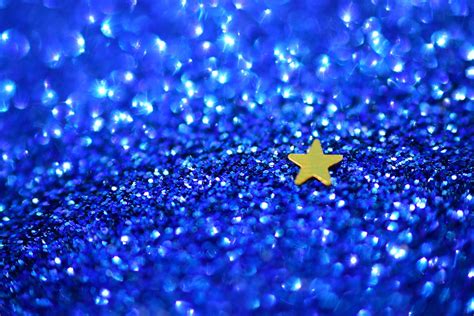 The five lucky stars are assigned by the police to protect an informant chased by assassins. The Origin of Twinkle Twinkle Little Star