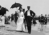1890: Couple walks along the beach in Atlantic City - Bettmann // Getty ...