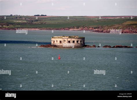 Stack Rock Fort In Milford Haven Stockfotografie Alamy