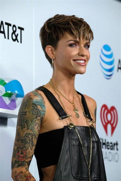The actress, dj & tv presenter (female) is currently single, her starsign is pisces and she is now 35 years of age. Ruby Rose's Short Hairstyles and Haircuts - 25+